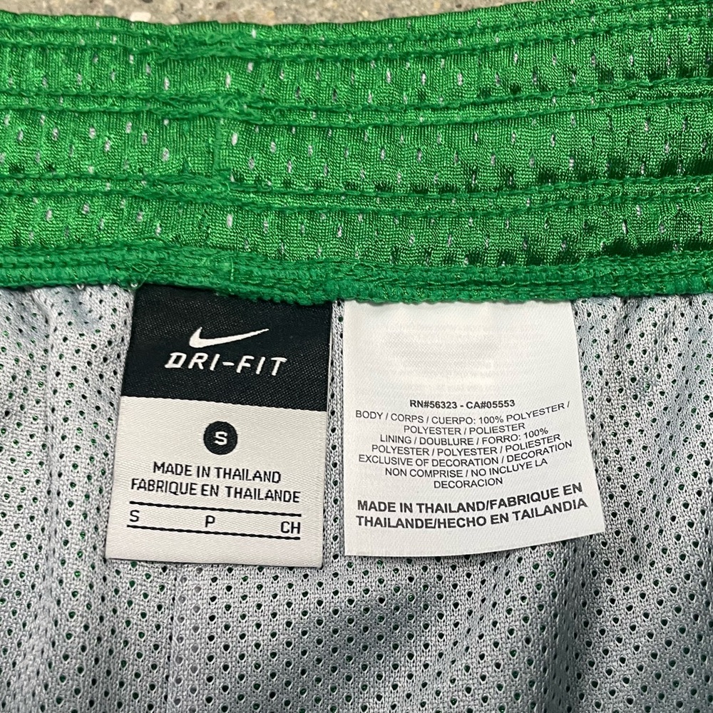 Super Rare Vintage 90s Nike America Soccer Shorts Green Satin Silky Glanz Small - Picture 9 of 9